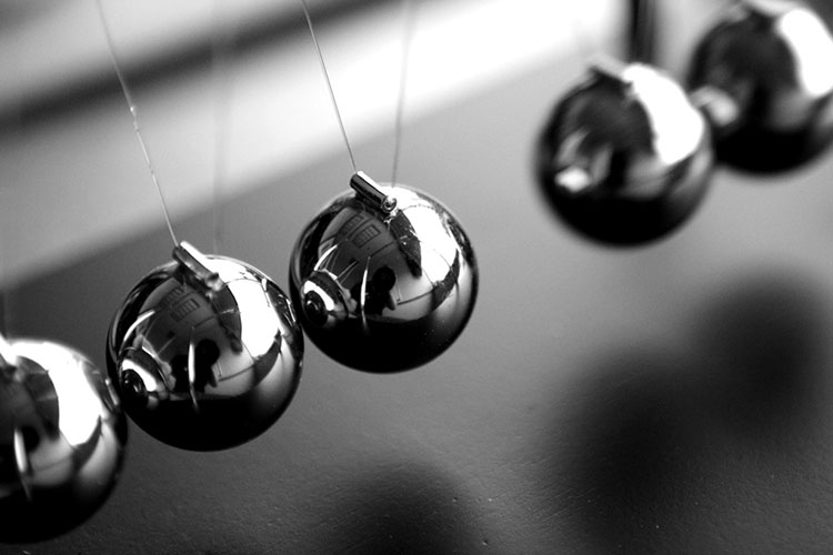 newton cradle,newton's cradle,newton pendulum,newton's pendulum,newton balls